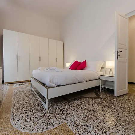 Hintown Casa Di Pregio In Centro Citta * Genoa